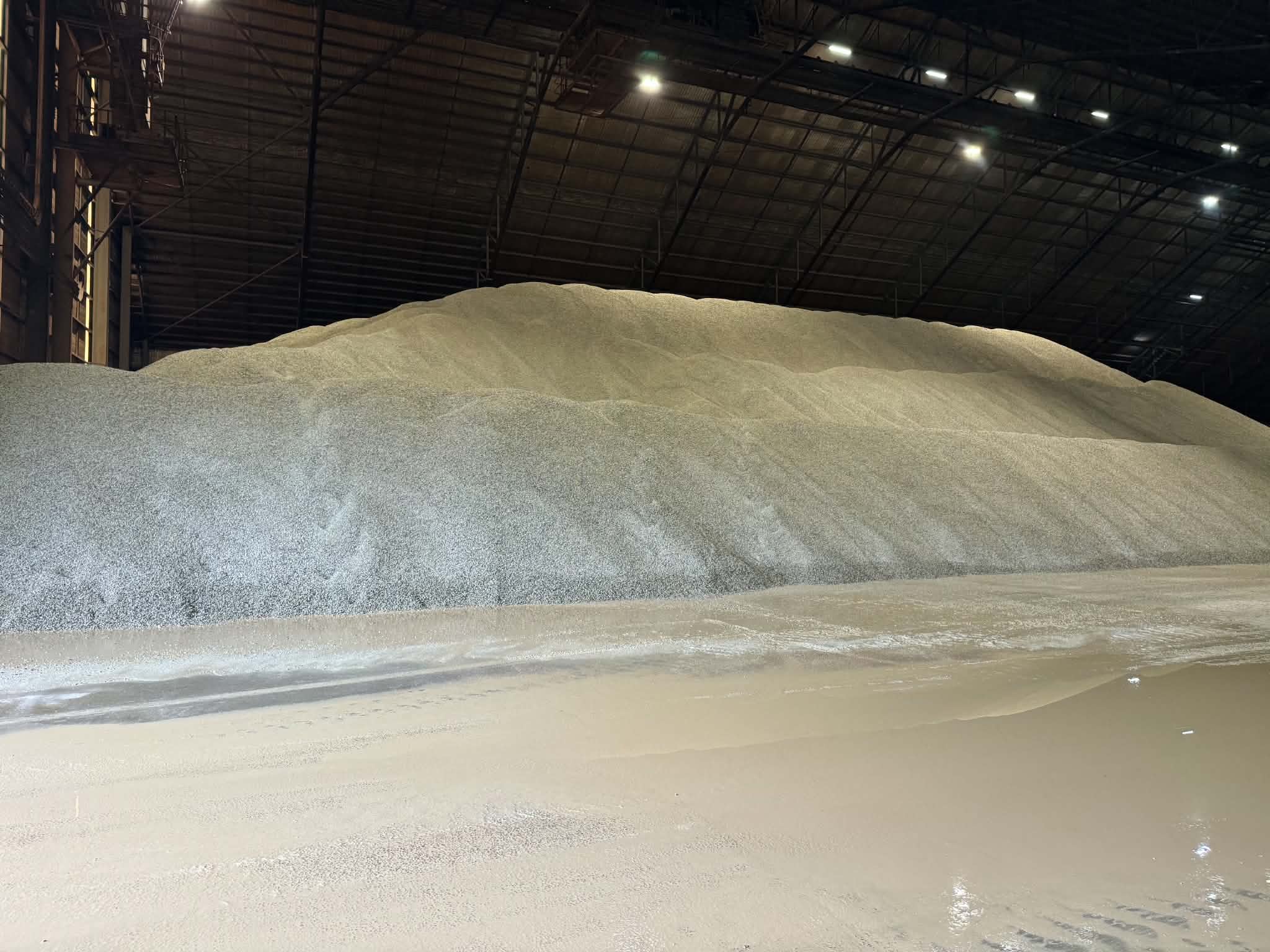 Large bulk commodity stockpile