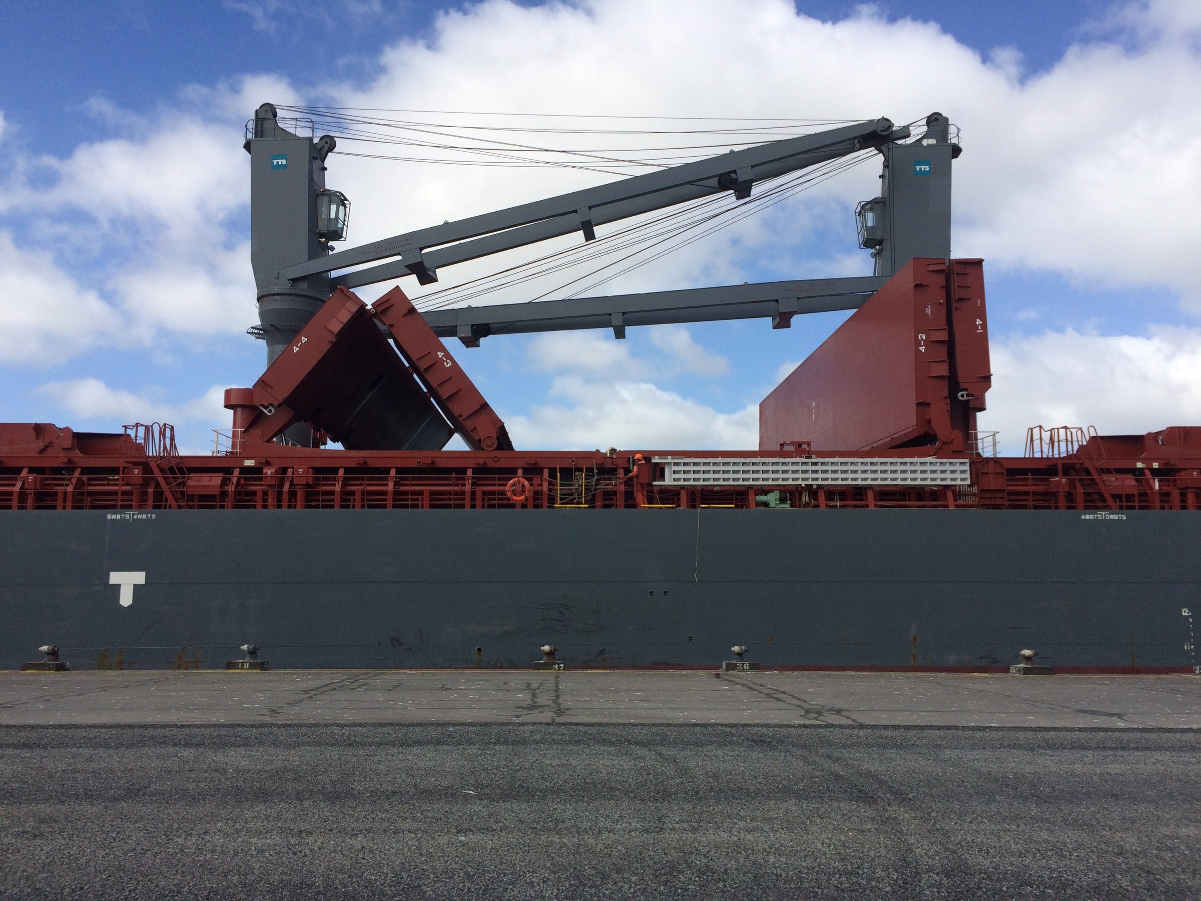 Bulk carrier alongside Geraldton Port infrastructure