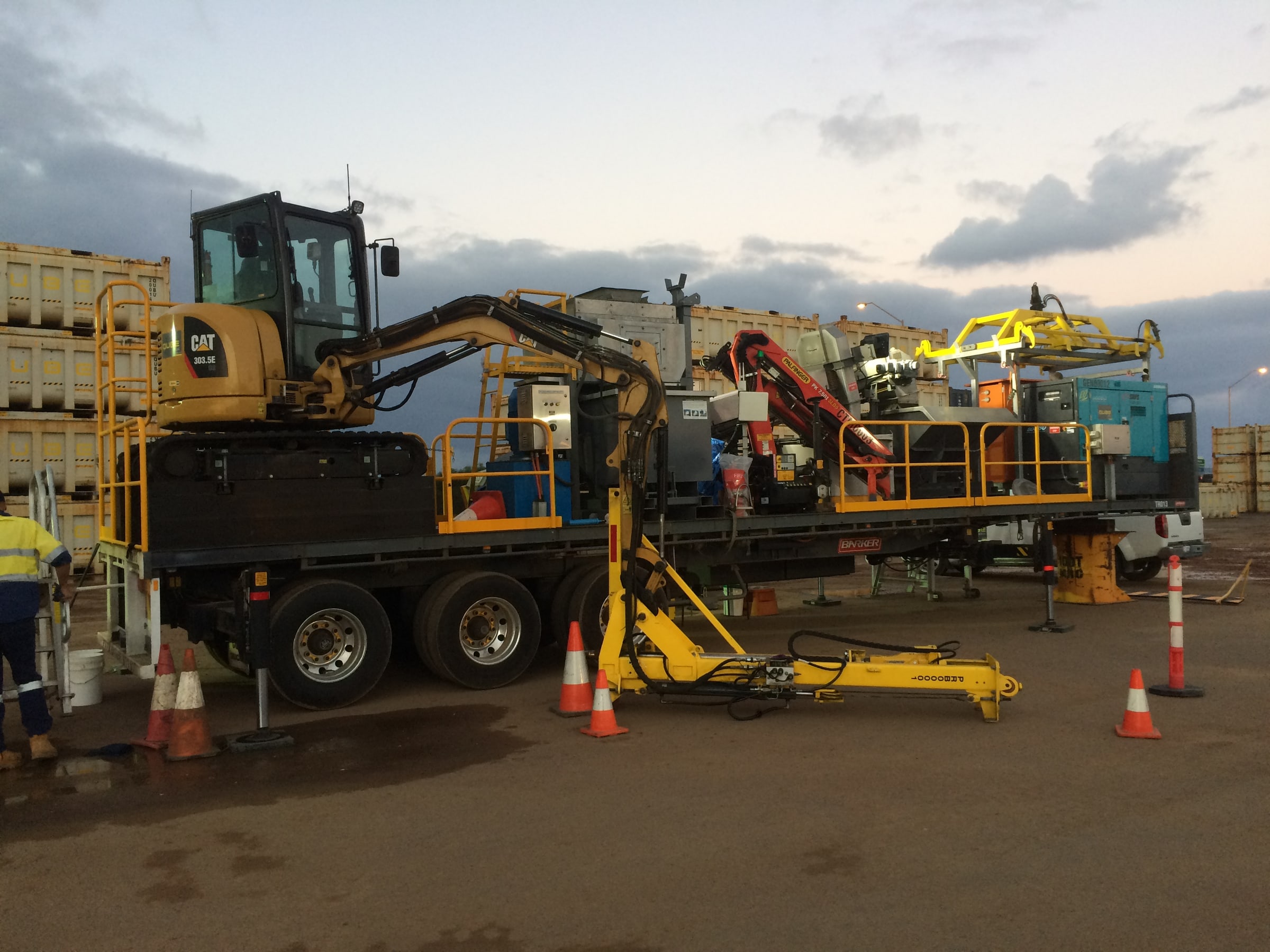 Mobile cargo-handling equipment set up for field work